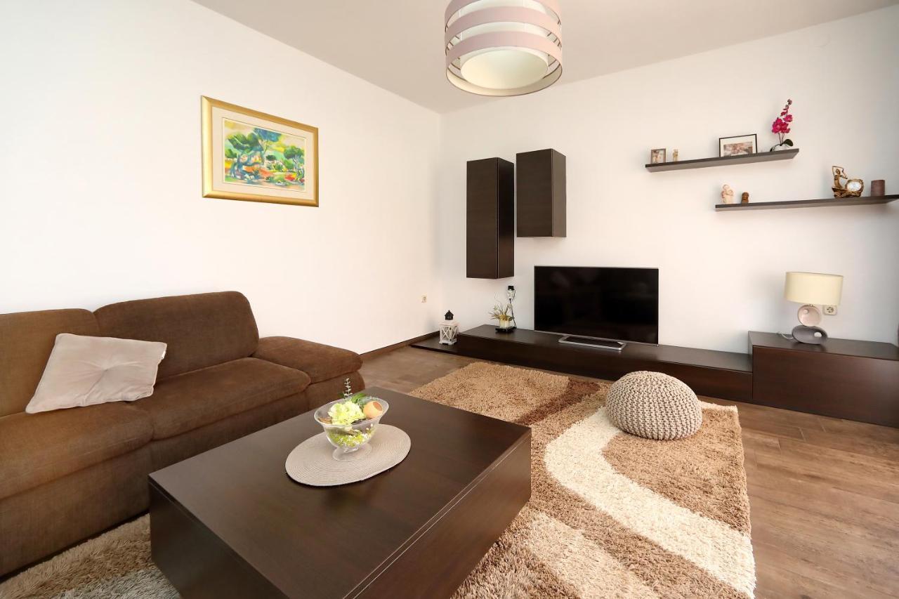 Apartments Adrian Bibinje Bagian luar foto